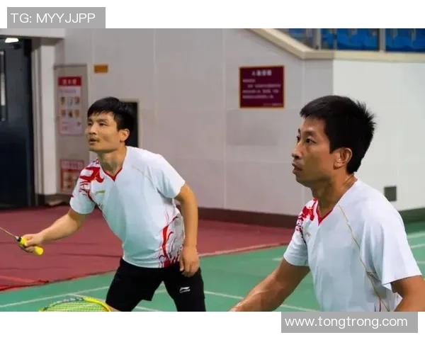 重庆羽毛球队的默契配合与战术探讨聚焦羽毛球运动的团队精神与合作技巧 重庆羽毛球队的默契配合与战术探讨聚焦羽毛球运动的团队精神与合作技巧