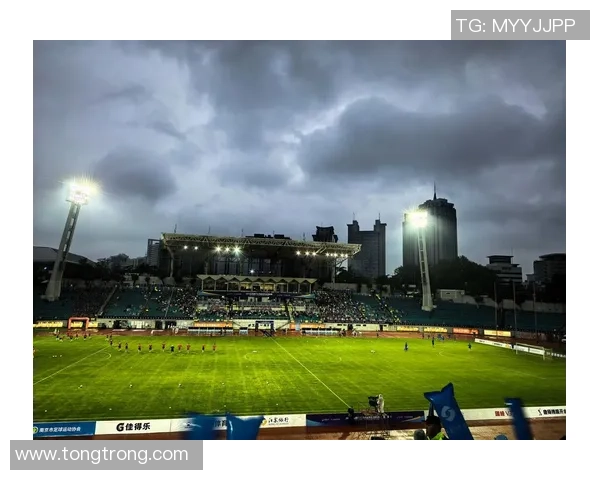 南京足球队的战术控制与球队发展现状深度解析 南京足球队的战术控制与球队发展现状深度解析